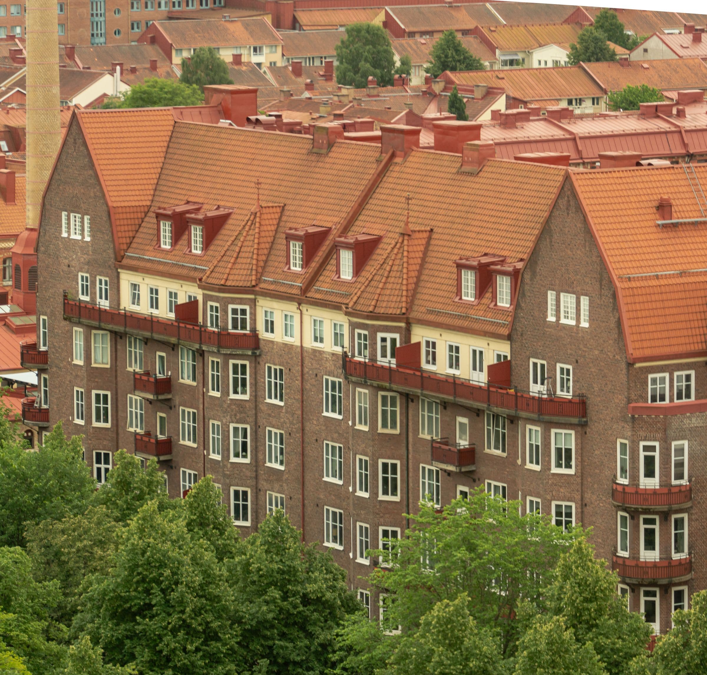 Rad av bostadsrättshus, föreningar som går ihop i en gemensam upphandling